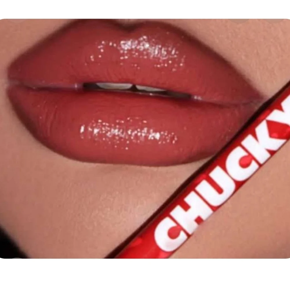 ❇️🧚‍♀️CHUCKY Glamite Brown Lip Liner NWT